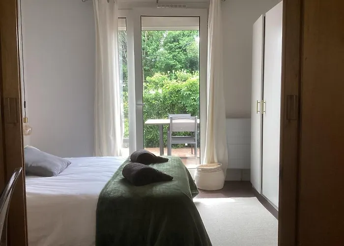 50 M2 T2 Au Calme, Lumineux, Confortable, Cosy, Climatise, Privatif Avec Parking Gratuit Et Terrasse